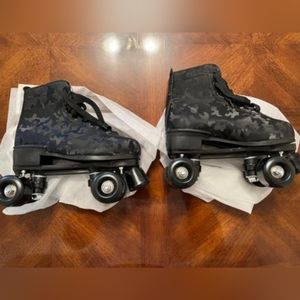 Black Camo Womens Skates